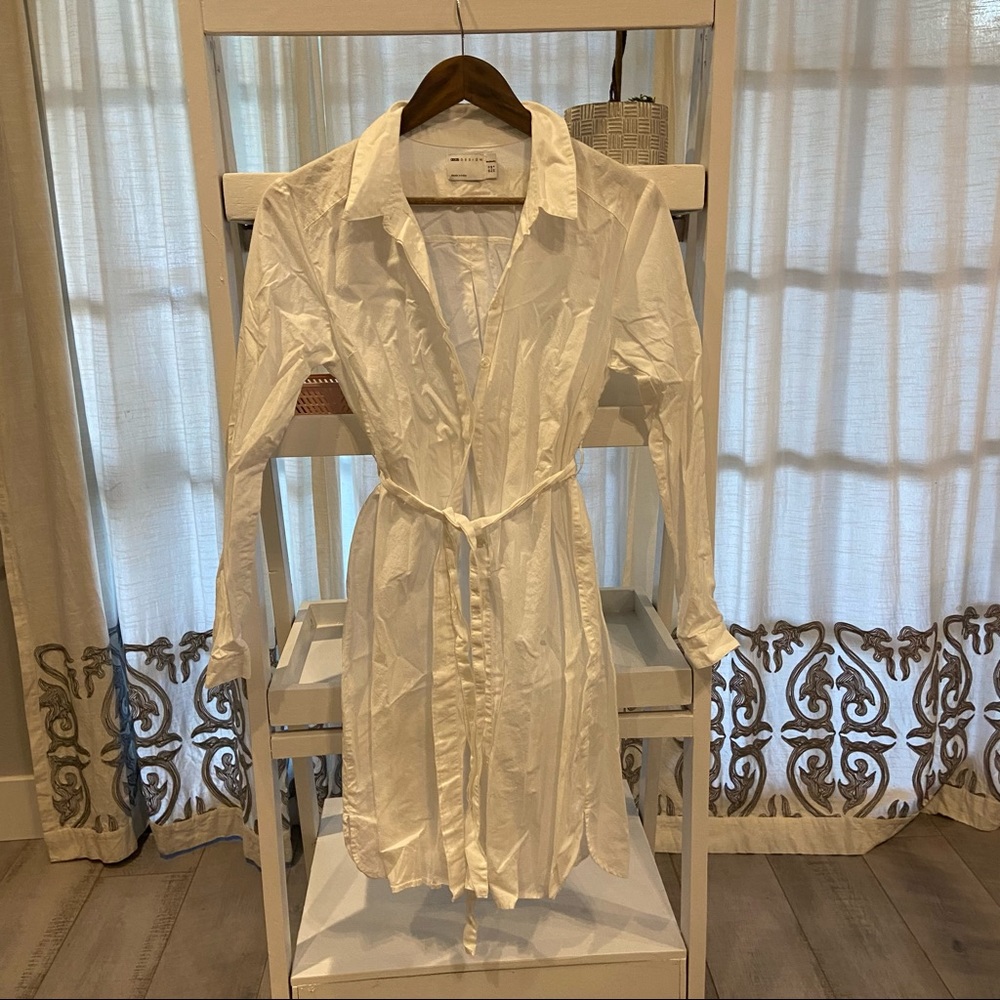 ASOS design maternity dress in white. Small